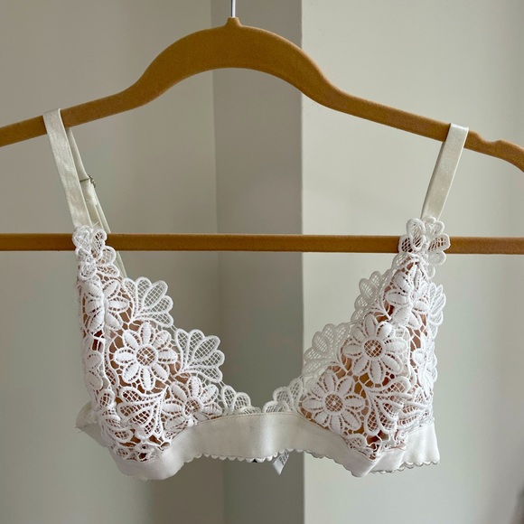 Signature8 Bralette - Picture 1 of 2